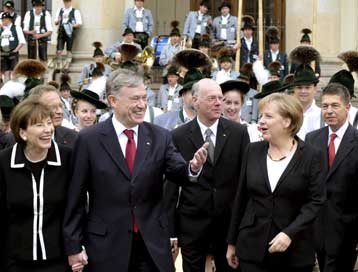 Αμφίρροπες προεδρικές εκλογές στη Γερμανία, λίγο πριν τις βουλευτικές