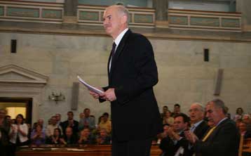 Τον υπουργό Οικονομίας του ΠΑΣΟΚ «φωτογραφίζει» ο Γ.Παπανδρέου