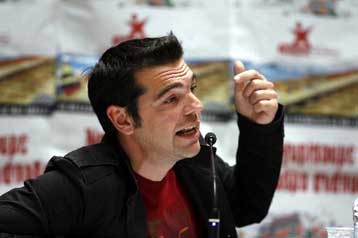 «Ανούσια η σκιαμαχία πράσινων παπαγάλων και γαλάζιων βαρβάρων» δήλωσε ο Αλ.Τσίπρας