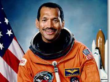 Ο πρώτος μαύρος κυβερνήτης διαστημόπλοιου στο τιμόνι της NASA