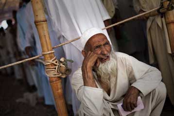 Αμαχοι παγιδευμένοι στην Κοιλάδα Σουάτ καθώς προελαύνει ο πακιστανικός στρατός