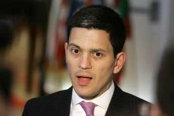 Στην Αθήνα σε επίσκεψη εργασίας ο Βρετανός υπουργός Εξωτερικών, Ντέιβιντ Μίλιμπαντ