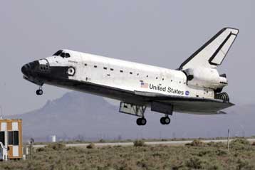 Στη Καλιφόρνια προσγειώθηκε τελικά το Atlantis, επιστρέφοντας από το Hubble