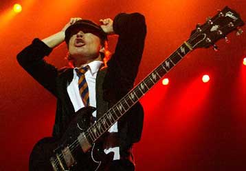 Απόψε η μεγάλη συναυλία των AC/DC στο ΟΑΚΑ