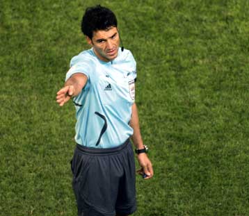 O Μπουζάκα θα «σφυρίξει» στον τελικό της Ρώμης