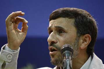 Ο προεκλογικός Αχμαντινετζάντ απορρίπτει την πρόταση της Δύσης για τα πυρηνικά