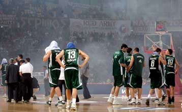 Δύο αγωνιστικές και 50.000 ευρώ πρόστιμο στον Ολυμπιακό