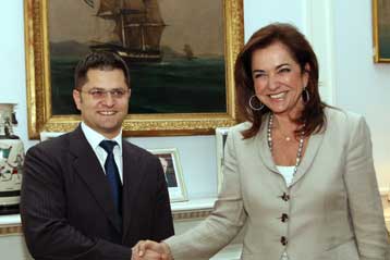 Υπέρ της χαλάρωσης του καθεστώτος έκδοσης βίζας τάχθηκαν Μπακογιάννη-Γέρεμιτς