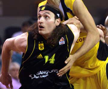 Με «όπλο» μας τον κόσμο για νίκη επί του Αμαρουσίου, δηλώνει ο Αγαδάκος