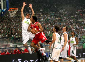 Ο Παναθηναϊκός «σάρωσε» τον Ολυμπιακό στο ΟΑΚΑ και έκανε το 2-0 στους τελικούς