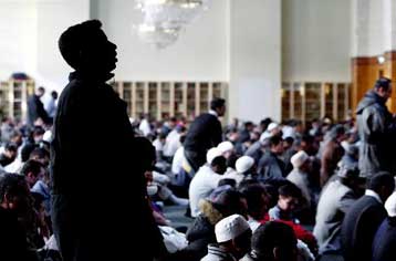 Στον αέρα η δημιουργία μουσουλμανικού τεμένους και νεκροταφείου στην Αττική