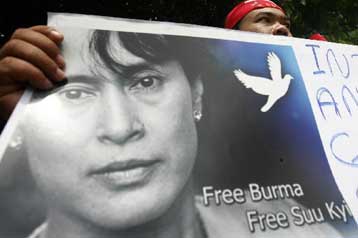 Αρνείται η  Αούνγκ Σαν Σούου Κίι ότι παραβίασε τους όρους της κατ οίκον κράτησής της