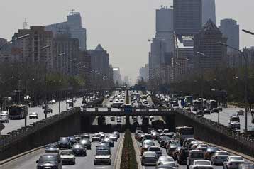 Κινέζος εξοργίστηκε με… αναποφάσιστο επίδοξο αυτόχειρα και τον έσπρωξε στο κενό