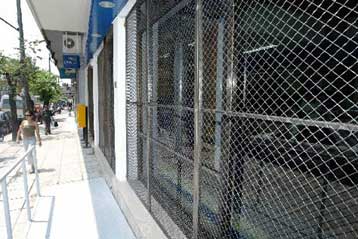 Εντείνεται το κλίμα απογοήτευσης στην αγορά, κίνδυνος για 300.000 θέσεις εργασίας