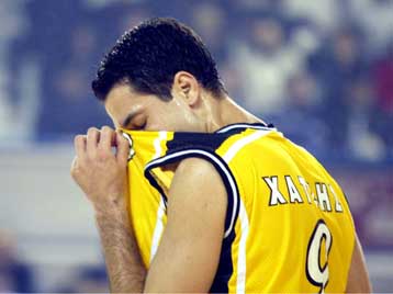 Στα μαχαίρια η ΑΕΚ με τον Χατζή για τα οφειλόμενα