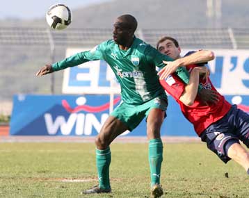 Παρελθόν και ο Ντιμπαλά από τον Λεβαδειακό, κρούση στον Γκουέι του Εθνικού Αστέρα