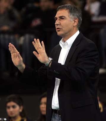 O Λεώνης παρέμεινε στον πάγκο του Παναθηναϊκού και ανακοινώθηκε ο Ζαγκούμνι