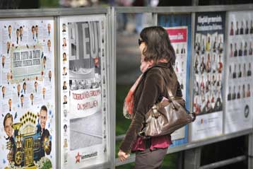 Μόνο ένας στους δύο Ευρωπαίους δηλώνει ότι θα πάει στις κάλπες τον Ιούνιο