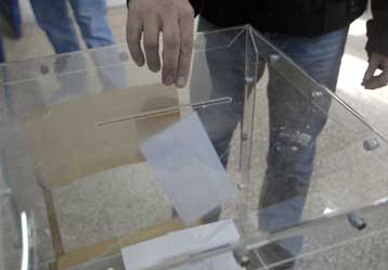 Η διαφαινόμενη αποχή από την ευρωκάλπη προβληματίζει τα κόμματα