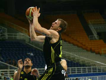 Ο Αρης νίκησε με 82-57 το Μαρούσι και πλησίασε την Ευρωλίγκα