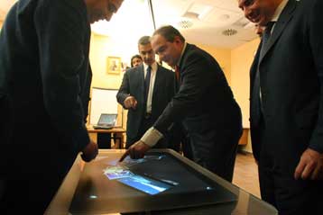 Στην «Πρότυπη σχολική τάξη του Μέλλοντος» ο πρωθυπουργός