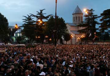 Βίαιες συγκρούσεις αντικυβερνητικών διαδηλωτών και αστυνομίας στη Γεωργία