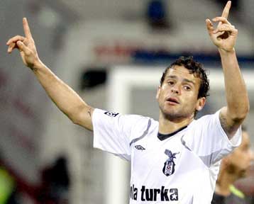 Σε καλό δρόμο ο Ολυμπιακός για τον Μπομπό, συζήτηση και για τον Λουγκάνο