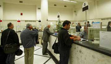 Νέα επιβράδυνση τον Απρίλιο στα δάνεια επιχειρήσεων και νοικοκυριών