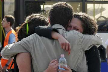 Εκατοντάδες επιβάτες εγκατέλειψαν φλεγόμενο φέρι στην Ιταλία