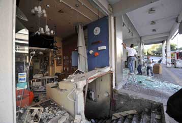 Ισχυρή έκρηξη αυτοσχέδιου μηχανισμού σε κατάστημα στη λεωφ.Βουλιαγμένης