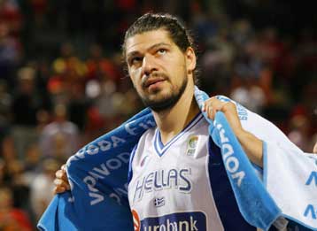 Ελεύθερος ο Παπαδόπουλος μετά την περιπέτεια στο κρατητήριο για απλήρωτη κλήση