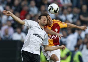 Οριστικά στον Ολυμπιακό ο Μπομπό, λέει ο Χουάν Φίχερ