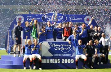 Έκαναν το νταμπλ οι Ρέιντζερς, 1-0 τη Φόλκερκ στον τελικό του Κυπέλλου