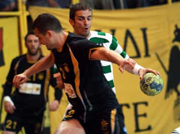 Το τρόπαιο του Κυπέλλου χάντμπολ θα διεκδικήσουν η ΑΕΚ καο ο Φίλιππος Βέροιας