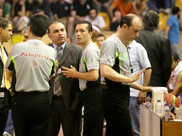 Αντεπίθεση… διαμαρτυρίας από την ΚΑΕ Αρης για τη διαιτησία