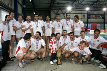 Τρίτο στη σειρά νταμπλ για τον αήττητο Ολυμπιακό και 10 στα 11