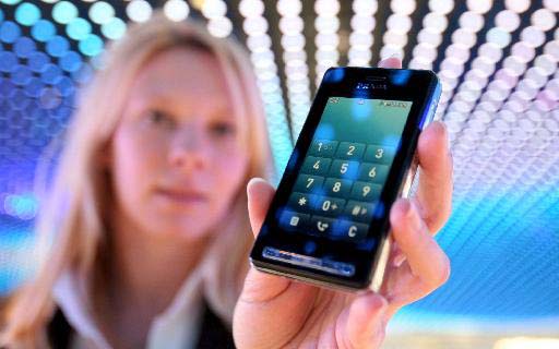 Αρκετό το κινητό, σπατάλη το σταθερό κρίνουν περισσότεροι Αμερικανοί