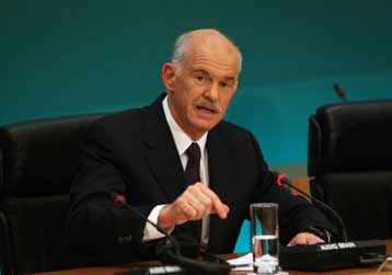 Υπό καθεστώς εκβιασμού για υποθέσεις διαφθοράς η κυβέρνηση, τονίζει ο Γ.Παπανδρέου