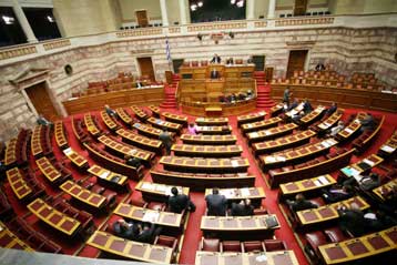 Νέος γύρος αντιπαράθεσης κυβέρνησης-ΠΑΣΟΚ για την υπόθεση Mayo