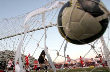 Πέντε διαιτητές στο Europa League αποφάσισε της FIFA