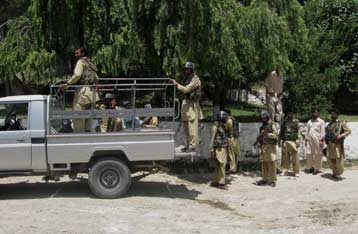 Περίπου 400 άτομα απήχθησαν κοντά σε σχολείο στο Πακιστάν, σύμφωνα με την αστυνομία