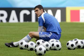 «Σφήνα» του Αμβούργου για την απόκτηση του «Κατσούρ»