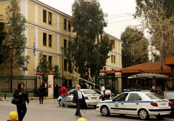 Σε εισαγγελέα και ανακριτή οι κόρες και η σύζυγος του Χρήστου Καραβέλα