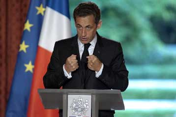 Τον Ιρανό ΥΠΕΞ συναντά ο Νικολά Σαρκοζί επιδιώκοντας επανάληψη διαλόγου