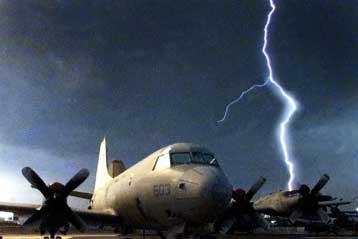 Λίγο, αν όχι καθόλου, κινδυνεύουν τα αεροπλάνα από τους κεραυνούς