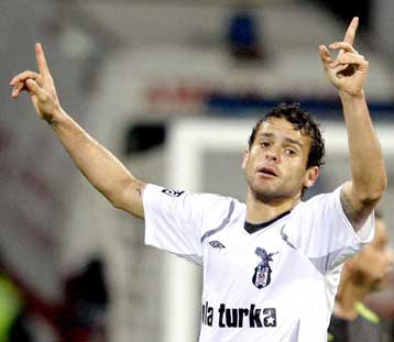 «Θέμα χρόνου η μεταγραφή στον Ολυμπιακό» λέει ο Μπομπό