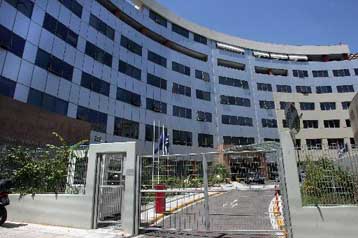 Επίθεση κουκουλοφόρων σε σκοπιές της αστυνομίας στη ΓΓ Επικοινωνίας και Ενημέρωσης