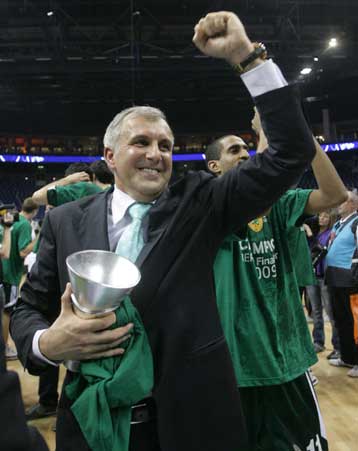 Απολαυστικός «Ζοτς» με χιούμορ και «καυτές» ατάκες