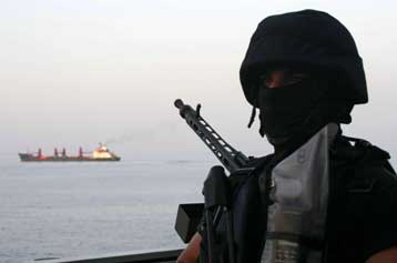 Δεξαμενόπλοιο ελληνικών συμφερόντων απέφυγε πειρατές ανοιχτά της Σομαλίας