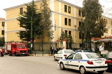 Προφυλακίστηκαν η σύζυγος και η μία κόρη του Χρ.Καραβέλα